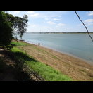 Blick flussabwärts von einer Aussichtsterrasse des Tempels